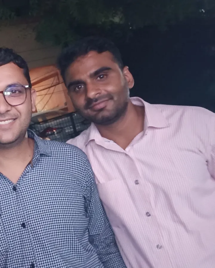 Two people side by side in a close photograph taken at the institute, smiling, after the SSC CGL result